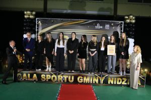 Laureaci pozują do zdjęcia (35)