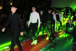 Laureaci wchodzą na scenę (7)