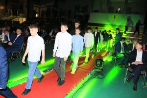 Laureaci wchodzą na scenę (14)