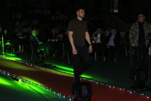 Laureat wchodzi na scenę