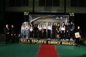 Laureatki pozują do zdjęcia (2)