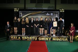 Laureatki pozują do zdjęcia (4)