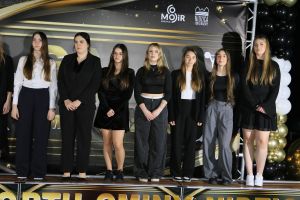 Laureatki pozują do zdjęcia (5)