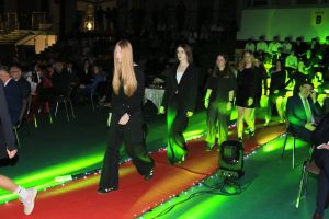 Laureatki wchodzą na scenę (4)