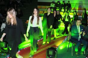 Laureatki wchodzą na scenę (6)