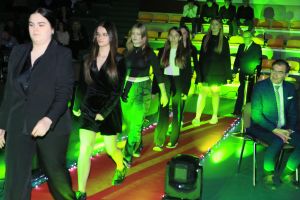Laureatki wchodzą na scenę (7)