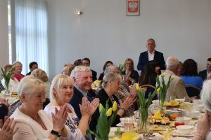 Emeryci klaszczą (2)