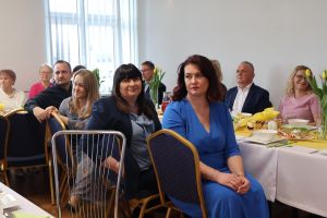 Goście oglądają występy emerytów