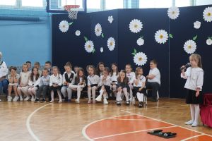 Dziewczynka śpiewa (4)