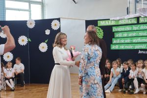 Kobieta składa podziękowania